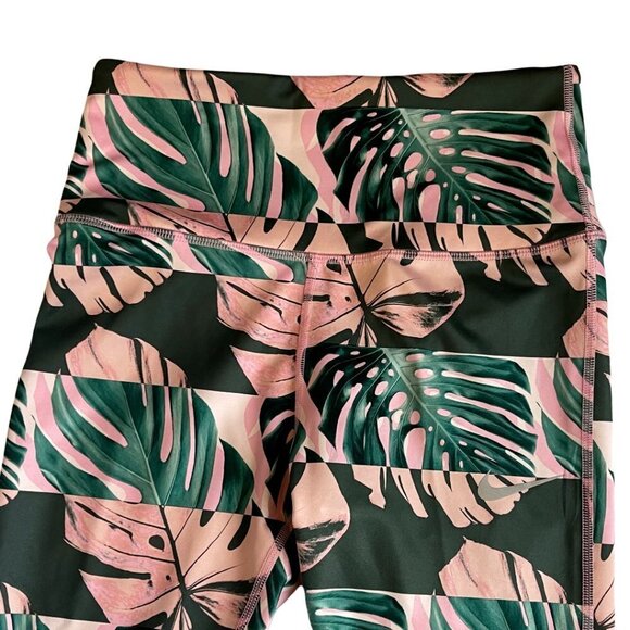 Nike Size Small Women's DRI-FIT Fast Runway Print Crop Running Tights N… - Picture 2 of 11